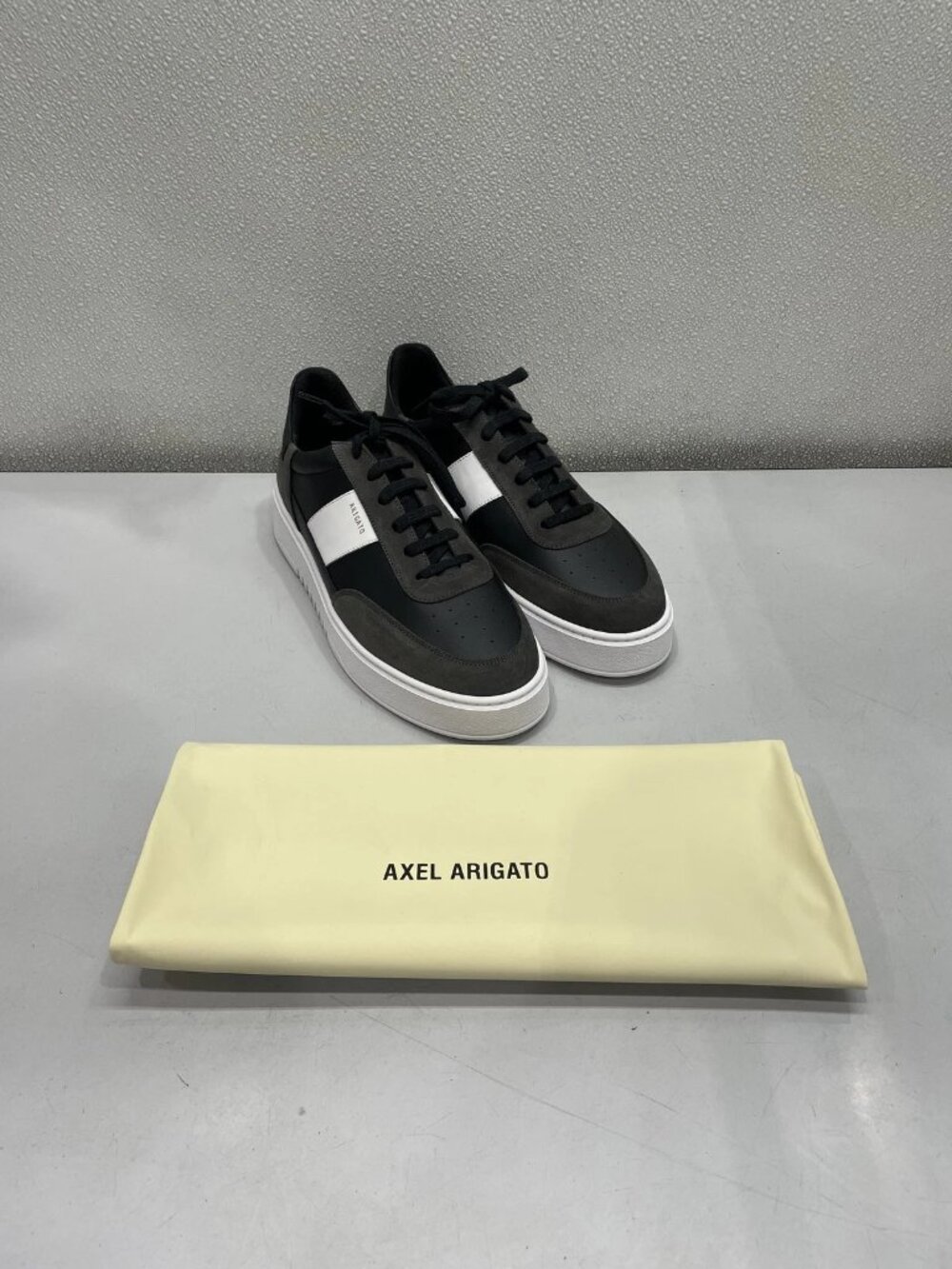 Axel Arigato Orbit Vintage Casual Sneaker Men's US 13, Black & White